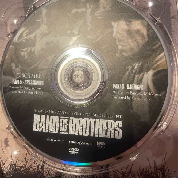 Band of Brothers 10 Episodes 6-Disc Set -Tin Box DVD Bonus Features. - Picture 6 of 10